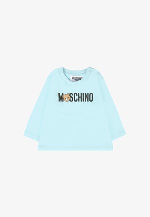 Jasnoniebieska, bawełniana koszula z długim rękawem z grafiką misia i czarnym napisem "MOSCHINO". Zawiera zatrzaski na ramionach dla ułatwienia zakładania.