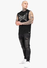 Tapout ÄRMELLOSES NORMALE PASSFORM ALEMADA - Top - black white