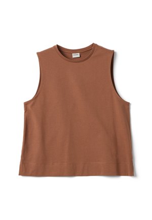 Mouwloos bruin cropped topje met ronde hals en brede armsgaten, gemaakt van zachte stof, plat op een witte achtergrond gelegd.