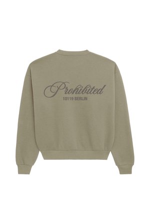 Olivengrønn sweatshirt med ribbestrikkede mansjetter og kant. Baksiden har "Forbudt" i kursiv med "10119 BERLIN" trykket under.