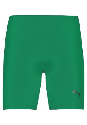 Grüne Sportshorts aus einem elastischen Material, mit einer glatten Textur und einem kleinen, reflektierenden grauen Puma-Logo auf dem linken Bein.