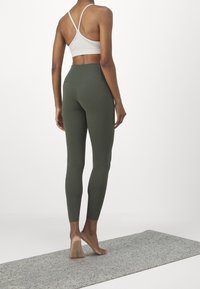 Nike Performance Leggings - khaki