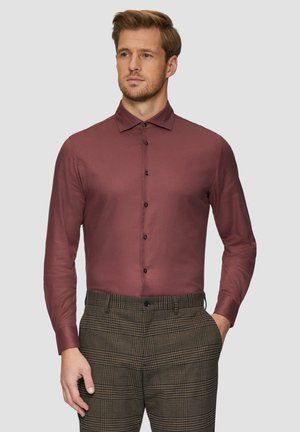 s.Oliver BLACK LABEL TAILORED FIT FEIN STRUKTURIERTES AUS COMFORT STRETCH - Zakelijk overhemd - bordeaux