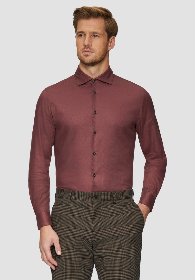 s.Oliver BLACK LABEL TAILORED FIT FEIN STRUKTURIERTES AUS COMFORT STRETCH - Businesshemd - bordeaux