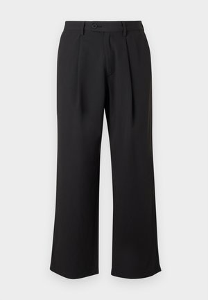 Fekete, bő szárú nadrág sima anyagból, elülső redővel, gombos záródással és oldalsó zsebekkel.