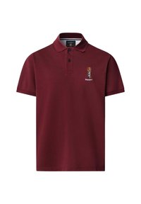 Bordový polo tričko vyrobené z bavlny s klasickým golierom, so ziskom dvoma čiernymi gombíkmi a vyšitým logom na ľavej hrudi. Krátke rukávy.