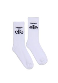 Calcetines blancos de crew hechos de una suave mezcla de algodón, con los logos negros "FREDDY" y "elite" en el exterior de cada calcetín.