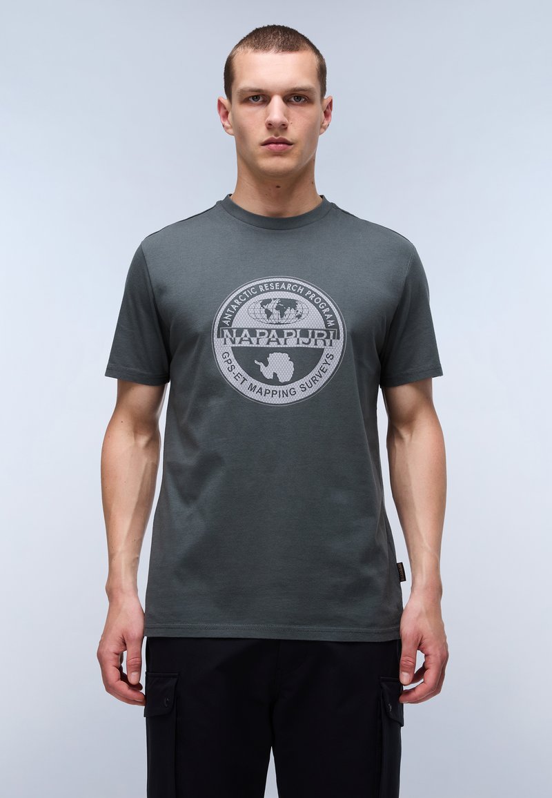 Napapijri S-BOLLO 2 - Camiseta estampada - green urban