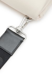 AllSaints Taška s příčným popruhem - white