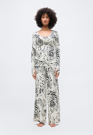 - Zestaw bielizny nocnej