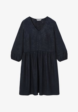 Tamnoplava haljina s V-izrezom, rukavima tri četvrtine i strukom na naboranje. Ima suptilan paisley uzorak i lepršav kroj.