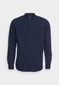 Mörkblå långärmad skjorta med knappar och mandarin-krage, uppvisad mot en vit bakgrund.