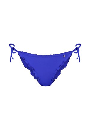 Blauwe bikinibroek met afgeronde randen en zijstrikjes, met een kleine gestreepte metalen hanger aan de rechterkant.