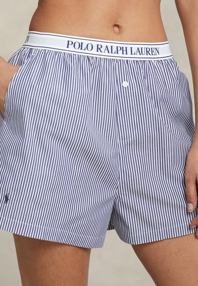 Marineblauwe en witte gestreepte katoenen shorts met een knoopsluiting en zijzakken. Bevat een tailleband met "POLO RALPH LAUREN" logo.