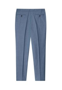 Pantaloni azzurri chiari realizzati in un tessuto dalla texture liscia. Presentano una parte anteriore plissettata, una vita elastica e due tasche posteriori con bottoni.