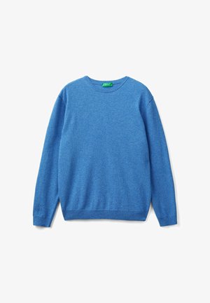 Modrý svetřík s dlouhým rukávem a kulatým výstřihem, s pružnými manžetami a lemem, vystavený na bílé ploše.