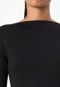 Calvin Klein HALF BOAT NECK  - T-shirt basic - black