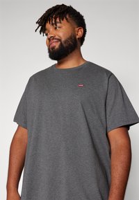 Levi's® Plus BIG ORIGINAL TEE - Jednoduché tričko - dark charcoal heather