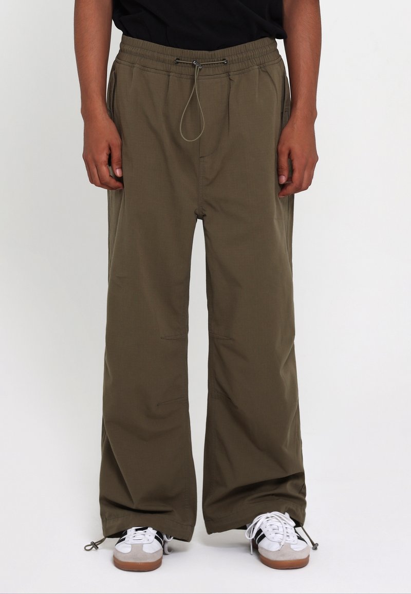 LOW LIGHTS STUDIOS® Pantalones - khaki