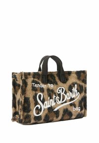 Borsa a tracolla in tessuto leopardato con manici neri, caratterizzata da testo bianco "Tender to Saint Barth bag" in corsivo sul davanti.