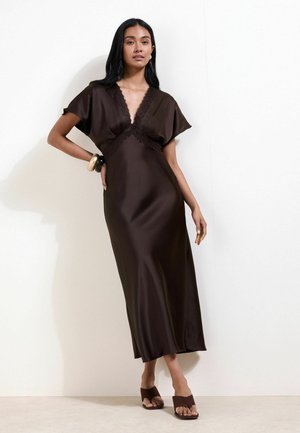 Friends Like These, REGULAR FIT - SATIN LACE TRIM BATWING MIDI DRESS - Denné šaty - chocolate brown
