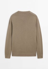Brauner leichter Pullover mit Rundhalsausschnitt, langen Ärmeln und gerippten Bündchen und Saum, mit einer einfarbigen Textur auf der Rückseite.