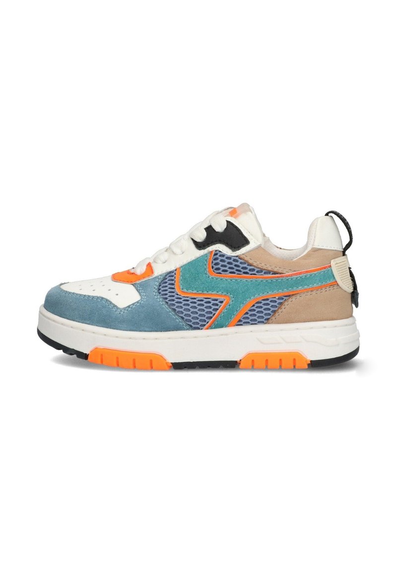 Sneaker met een mix van texturen; blauwe suede, beige mesh en oranje accenten. Beschikt over een witte zool en een zwarte outsole met een trekhaak.