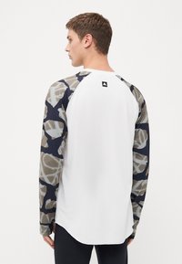 Burton MENS ROADIE BASE LAYER TECH - Alussärk - white
