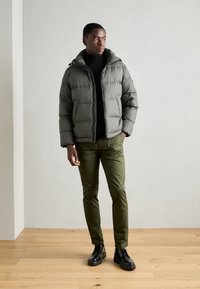Thumbnail Image 3