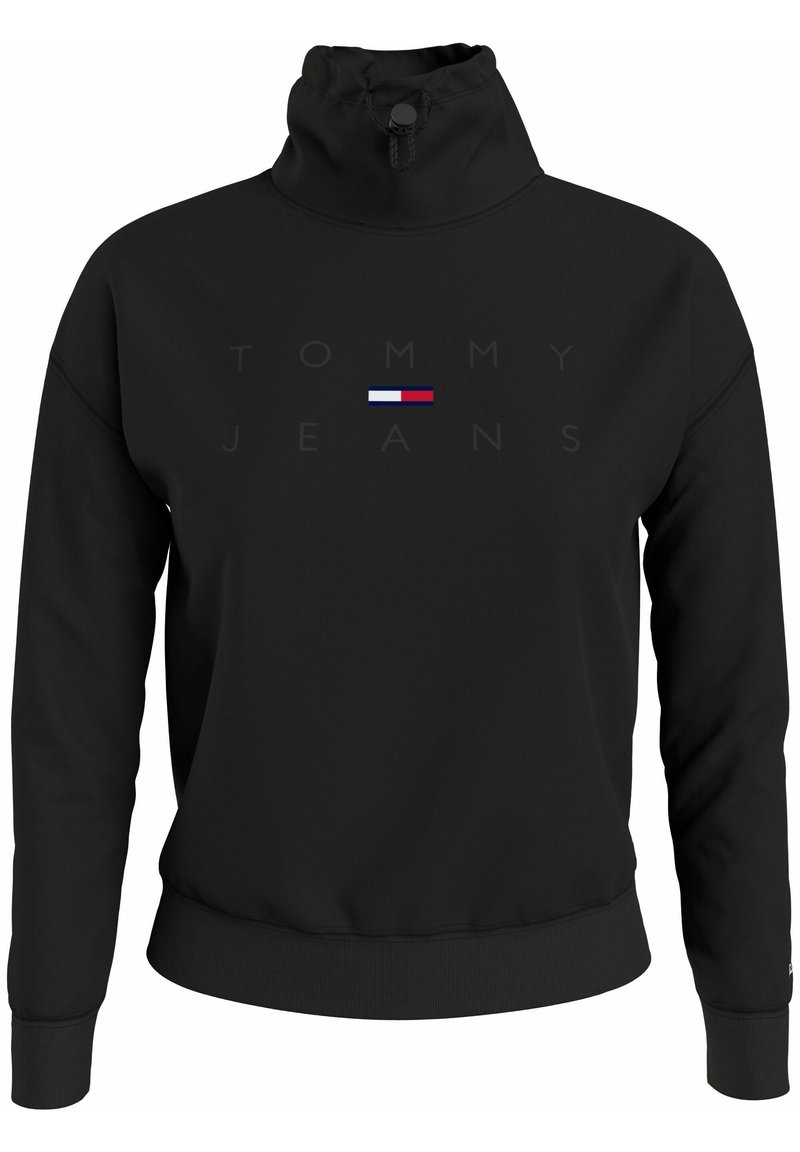Sudadera negra de cuello alto hecha de un tejido suave, con un logotipo frontal en letras negritas y un pequeño acento de logotipo multicolor.