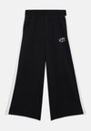 KIDS VINTAGESOFT BAGGY LOGO SWEATPANTS - Calças de fato de treino - true black