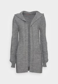 Szary dzianinowy kardigan z kapturem, ozdobiony fakturowanym wzorem, z przednimi kieszeniami oraz ściągaczami przy mankietach i u dołu. Otwarty z przodu.