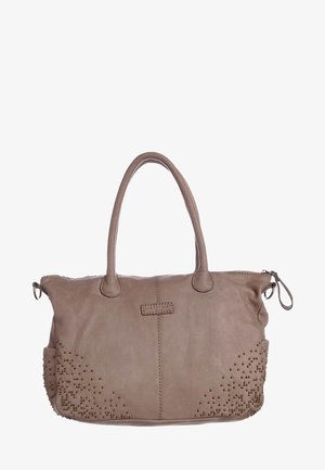 Beżowa skórzana torba na ramię z podwójnymi uchwytami, zamknięciem na zamek i ozdobnymi złotymi wkrętami z jednej strony, o fakturowanym wykończeniu.