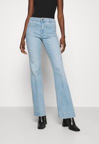 Wrangler FLARE - Calças de ganga à boca de sino - clear blue