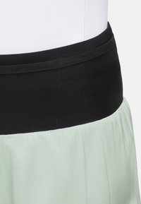 Thumbnail Image 4