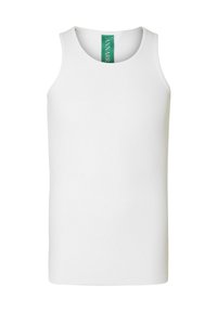 Hvit bomulls singlet med rund hals og brede skulderstropper. Har en grønn etikett på bakre nakke. Jevn tekstur og enkel design.