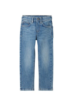 Jean en denim bleu délavé avec bouton frontal, passants de ceinture et design cinq poches, posé à plat sur fond blanc.