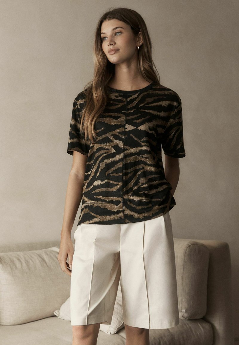 Next CREW NECK SHORT SLEEVE - Jednoduché tričko - black brown stripe