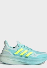 Hele sinine Adidas Ultraboost jooksujalats neoonkollaste triipude ja pehmendusega tallaga, nähtud küljelt valgel taustal.