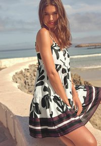 Next MINI TIERED TALL - Freizeitkleid - white black floral