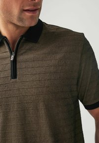 Next ZIP NECK SMART REGULAR FIT - Polosärk - bronze black