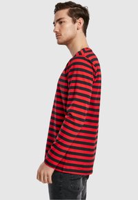 Urban Classics STRIPE LS - Ilgarankovis viršutinės dalies drabužis - red