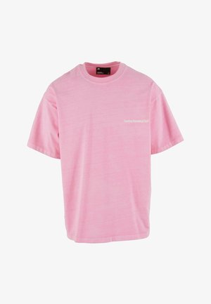 Růžové tričko s krátkým rukávem a kulatým výstřihem, s jemnou texturou a potiskem "Sunday Running Club" na přední straně.