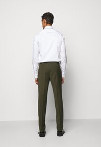 HUGO ARTI HESTEN - Fato - dark green