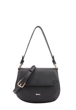 Schwarze Lederhandtasche mit geschwungener Form, verstellbarem Schultergurt, goldfarbenen Beschlägen und einem Frontklappenverschluss mit einem Logodetail.