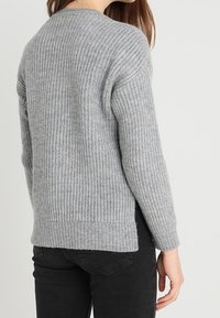 Mavi Sweter
