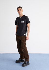 The North Face BERKELEY CALIFORNIA POCKET TEE - Apdrukāts T-krekls - black