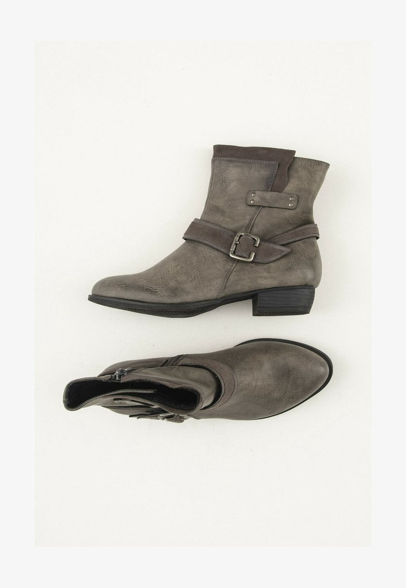 Paire de bottines grises à chevilles avec des sangles à boucle latérales et des talons bas empilés, vues de côté et de dessus sur fond blanc.