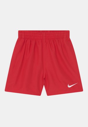 Røde Nike-shorts laget av lett stoff, med elastisk midje og en hvit Nike swoosh-logo nederst til høyre.