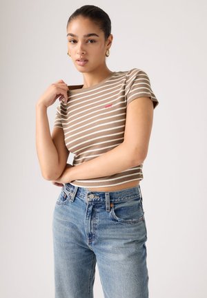 Levi's® ESSENTIAL SPORTY TEE - Majica kratkih rukava s printom - pine bark